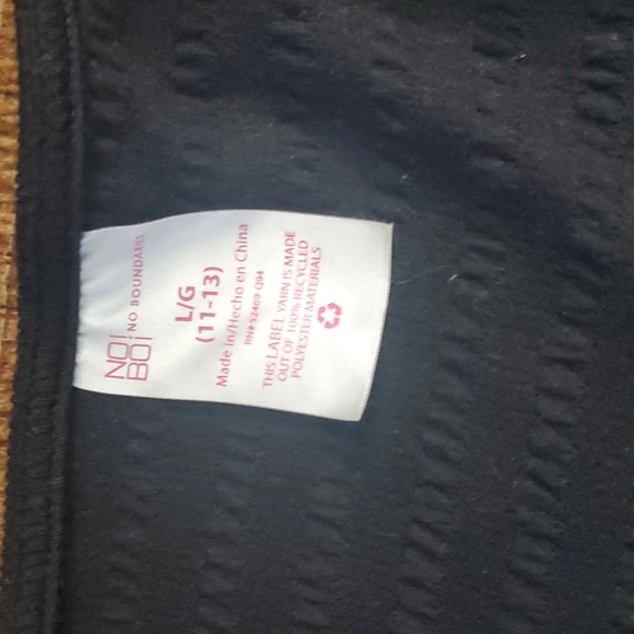 Large black with circle design in middle - Picture 3 of 7